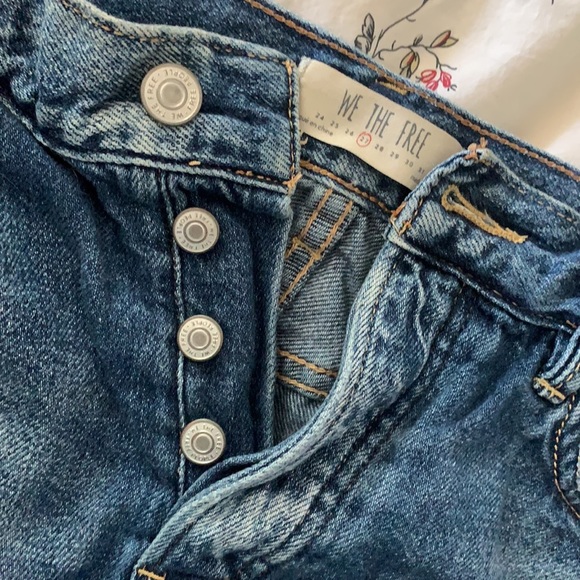 Free People size 27 distressed high waisted shorts - Picture 4 of 4